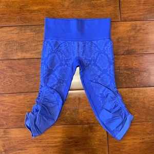 Nearly brand new Lululemon cropped leggings